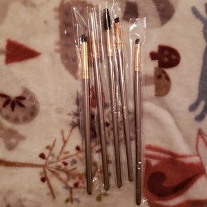 Makeup brushes